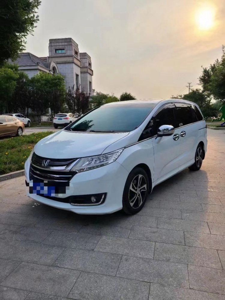 90 万品牌:奥德赛表显里程5-8万公里上牌时间2016-08排放标准2.